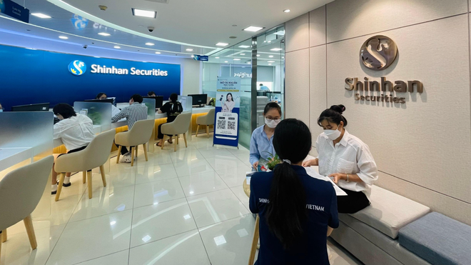Tận dụng ưu đãi khi thị trường chứng khoán cởi bớt được những áp lực vĩ mô