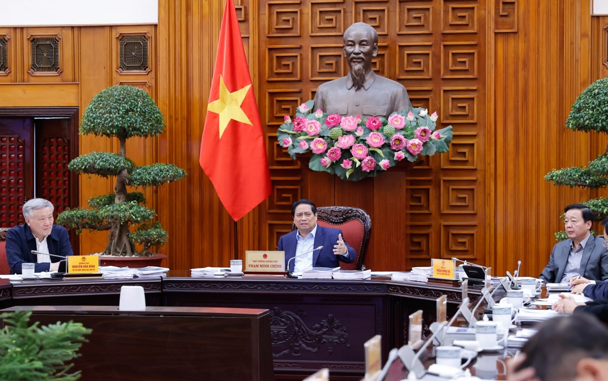 Thủ tướng: Xây dựng hệ thống đường sắt đô thị tại Hà Nội và TPHCM theo hướng hiện đại