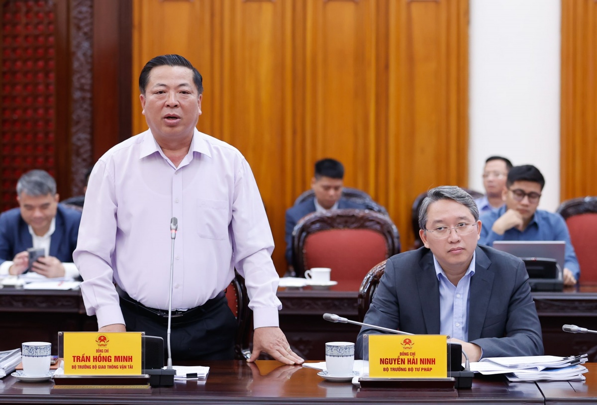 Thủ tướng: Xây dựng hệ thống đường sắt đô thị tại Hà Nội và TPHCM theo hướng hiện đại