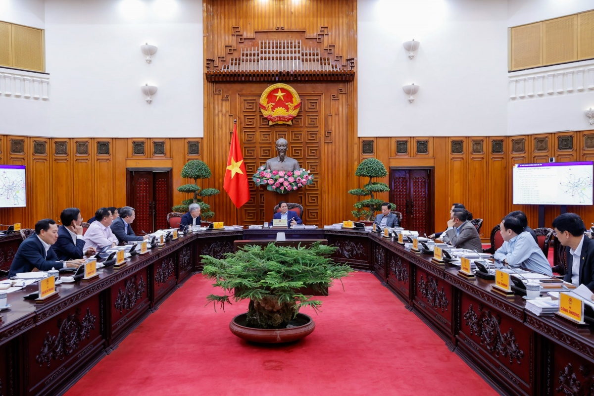 Thủ tướng: Xây dựng hệ thống đường sắt đô thị tại Hà Nội và TPHCM theo hướng hiện đại
